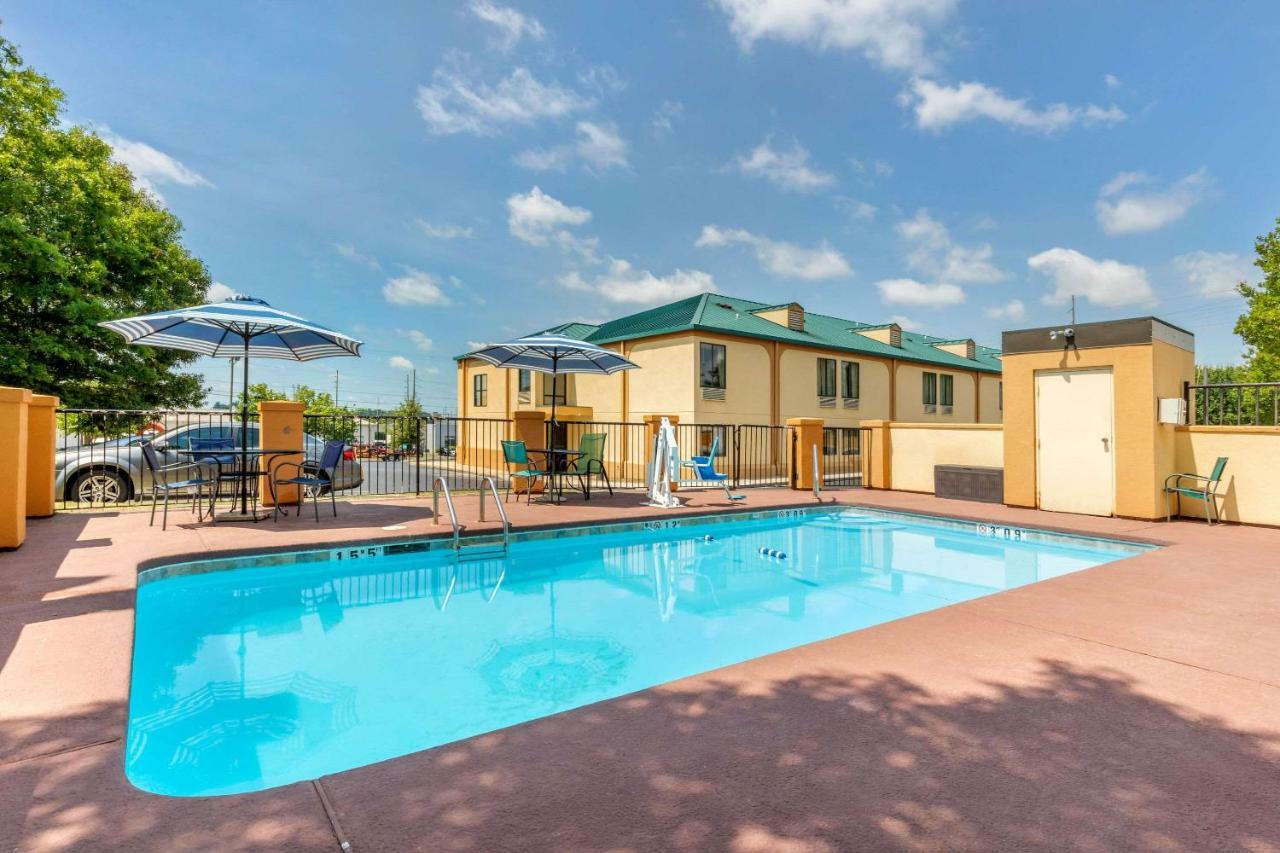 Quality Inn Auburn Campus Area I-85 Exteriör bild